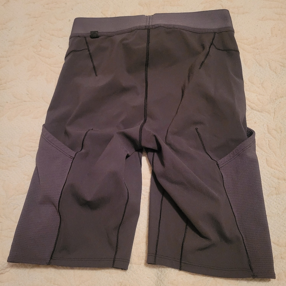 Lululemon authentic short unisex